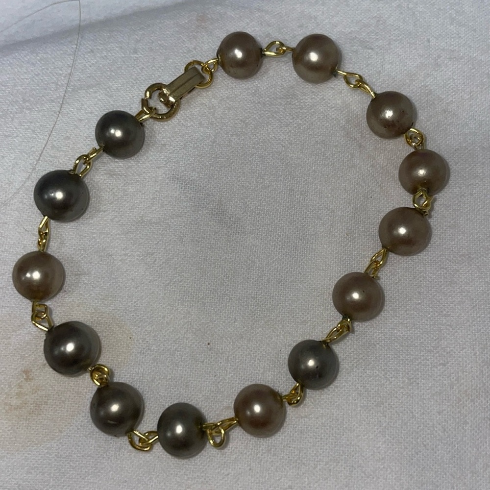 Vintage gold tone round dark beige brown pearl bead link chain bracelet decorati